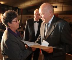 Guts Muths Ehrenplakette in Silber für Regina Bieneck-Wiegand