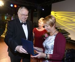 Auszeichnung Monika Dänner mit der Ehrenplakette des KSB für verdienstvolle Sportlehrer