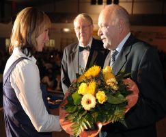 Ehrenplakette verdienstvolle Sportlehrer für Ilona Güth
